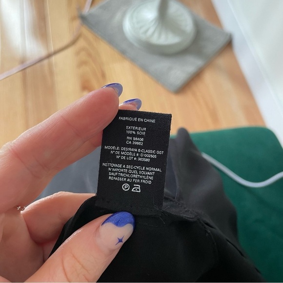 Theory GGT Silk Black Cut Out Ruffle Shoulder Keyhole Desiraya B Top EUC Size S - Picture 9 of 10